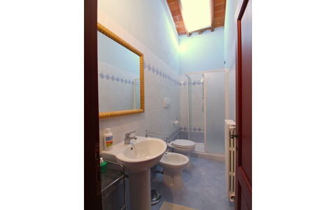 Galleria di Brolio: Propiedad, Habitación, Edificio, Baño, Arquitectura, Casa, Diseño De Interiores, Bienes Raíces, Techo, Arreglo De Tubería