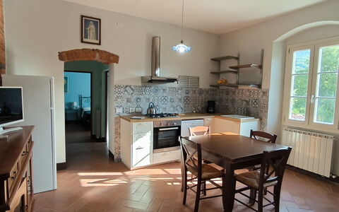 La Gropina Di Loro Ciuffenna: Mueble, Mesa, Gabinetes, Mostrador, Cocina, Madera, Ventana, Piso, Diseño De Interiores, Suelo