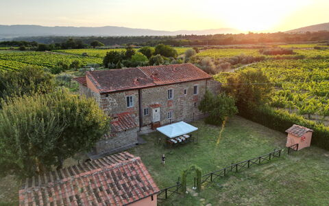 La Gropina Di Loro Ciuffenna: Planta, Cielo, Edificio, Ventana, Paisaje Natural, Casa, Árbol, Tierras Altas, El Terreno Del Lote, Agricultura
