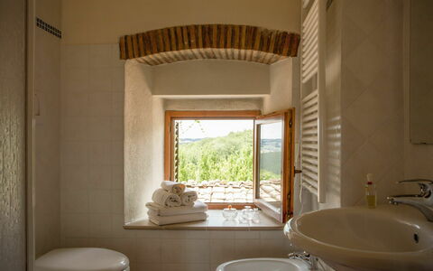 Quercia Al Poggio - Weddings And Events: Edificio, Grifo, Lavabo, Arreglo De Tubería, Ventana, Espejo, Madera, Planta, Lavabo Del Baño, Baño