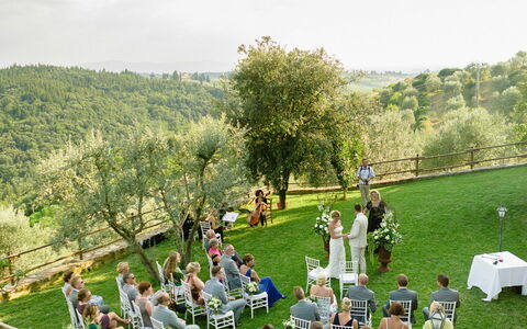 Quercia Al Poggio - Weddings And Events: Cielo, Planta, Nube, Silla, Árbol, Vegetación, Silla Plegable, Hierba