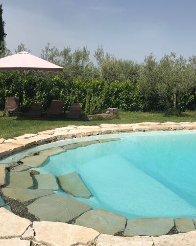 Villa Eleonora: Piscina, Mueble Para Exteriores, Ocio, Losa, Sombra, Patio Interior, Paisajismo, Fuente De Agua, Recurso, Paraguas