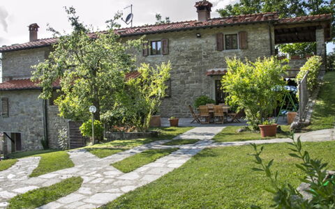 Villa Magnolia: Propiedad, Casa, Edificio, Yarda, Cabaña, Jardín, Barrio Residencial, Casa, Bienes Raíces, Hierba