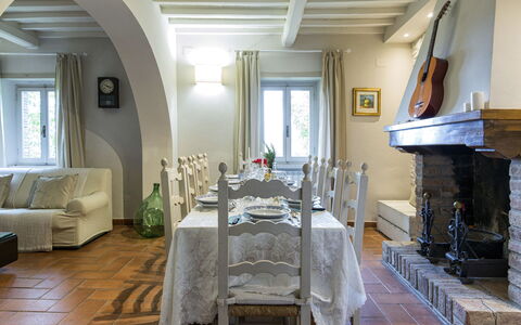 Villa Magnolia: Habitación, Propiedad, Edificio, Diseño De Interiores, Mueble, Sala, Suelo, Techo, Comedor, Mesa