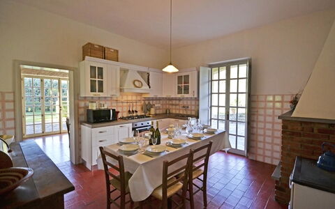 Villa Mimosa: Propiedad, Habitación, Edificio, Mueble, Diseño De Interiores, Suelo, Techo, Casa, Cocina, Bienes Raíces