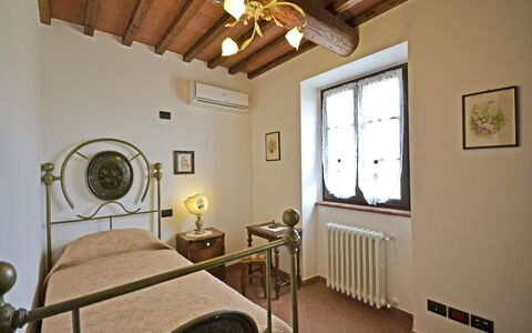 Villa Anita: Habitación, Propiedad, Techo, Edificio, Diseño De Interiores, Casa, Ventilador De Techo, Bienes Raíces, Mueble, Casa