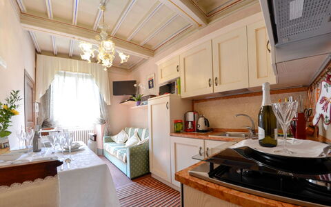 Appartamento Il Teatro: Propiedad, Habitación, Edificio, Diseño De Interiores, Mueble, Bienes Raíces, Cocina, Casa, Techo, Arquitectura