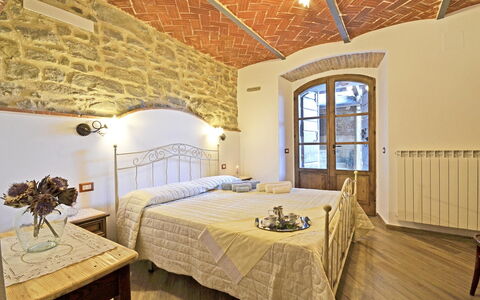 Appartamento Luna: Habitación, Habitación, Propiedad, Mueble, Cama, Diseño De Interiores, Techo, Pared, Edificio, Marco De La Cama