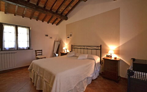 Casa i Pini: Habitación, Cama, Habitación, Mueble, Propiedad, Sábana, Marco De La Cama, Edificio, Lecho, Diseño De Interiores