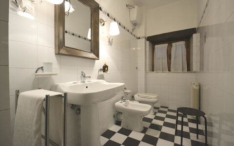 Casa i Pini: Baño, Propiedad, Habitación, Diseño De Interiores, Loseta, Suelo, Edificio, Pared, Lavabo, Arquitectura