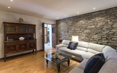 Villa Del Sole: Habitación, Sala, Propiedad, Mueble, Diseño De Interiores, Pared, Edificio, Suelo, Bienes Raíces, Suelos De Madera