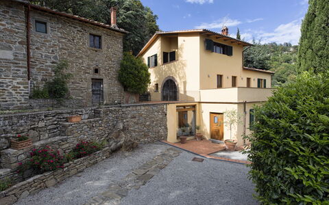 Villa Del Sole: Propiedad, Edificio, Casa, Bienes Raíces, Inmuebles, Casa, Arquitectura, Cielo, Fachada, Barrio Residencial