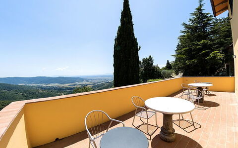 Villa Del Sole: Propiedad, Bienes Raíces, Techo, Arquitectura, Casa, Árbol, Mesa, Habitación, Balcón, Edificio