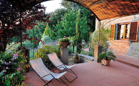 Villa Rosmarino: Propiedad, Patio, Bienes Raíces, Jardín, Patio Interior, Yarda, Edificio, Casa, Patio, Casa