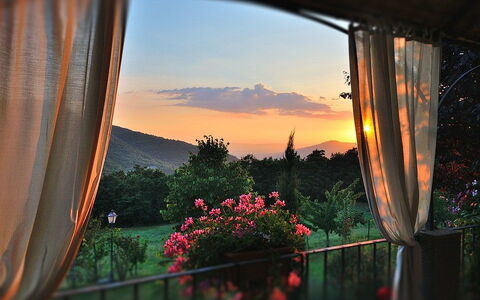 Villa Rosmarino: Cielo, Amanecer, Mañana, Ventana, Puesta De Sol, Árbol, Noche, Luz De Sol, Habitación, Paisaje