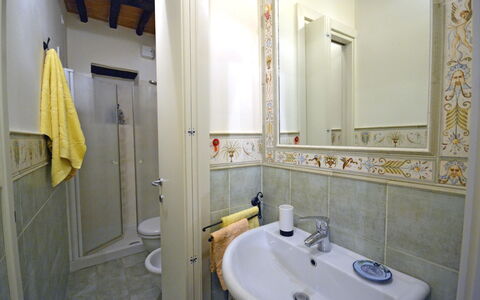 Appartamento Passerini: Baño, Habitación, Propiedad, Lavabo, Accesorio De Baño, Grifo, Diseño De Interiores, Arreglo De Tubería, Mueble De Baño, Lavabo Del Baño