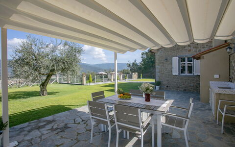 Villa Chiara: Propiedad, Edificio, Casa, Bienes Raíces, Casa, Patio, Inmuebles, Habitación, Porche, Diseño De Interiores