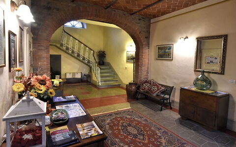 Villa Il Palazzo: Edificio, Propiedad, Habitación, Diseño De Interiores, Arquitectura, Techo, Casa, Suelo, Piso, Mueble