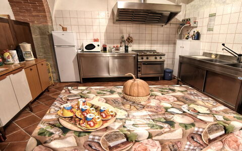 Villa Il Palazzo: Habitación, Propiedad, Cocina, Mostrador, Diseño De Interiores, Mueble, Suelo, Casa, Loseta, Comida