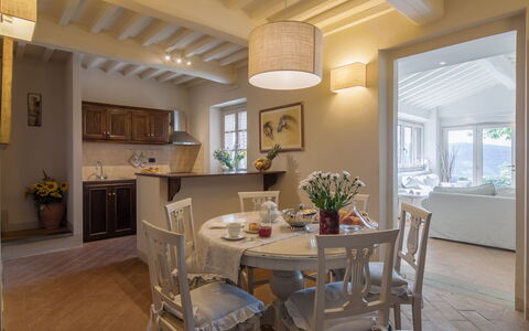 Villa Ginestra: Habitación, Techo, Propiedad, Comedor, Mueble, Diseño De Interiores, Edificio, Suelo, Mesa, Casa