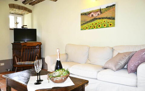 Villa Il Borgo: Habitación, Propiedad, Mueble, Diseño De Interiores, Sala, Casa, Bienes Raíces, Edificio, Mesa, Habitación