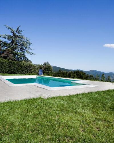 Casa Cristina: Propiedad, Piscina, Bienes Raíces, Casa, Barrio Residencial, Casa, Hierba, Inmuebles, El Terreno Del Lote, Edificio