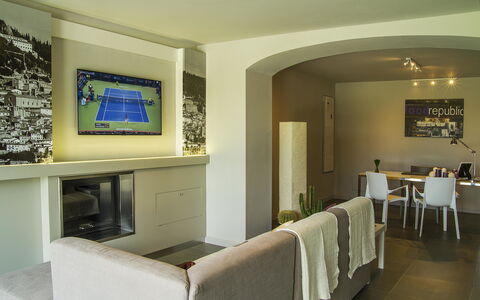 Villa Degli Ulivi: Habitación, Propiedad, Diseño De Interiores, Mueble, Edificio, Sala, Pared, Bienes Raíces, Arquitectura, Casa