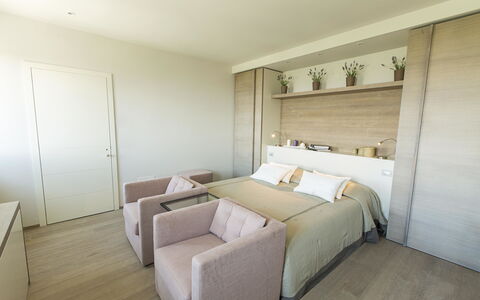 Villa Degli Ulivi: Habitación, Propiedad, Mueble, Habitación, Diseño De Interiores, Cama, Suelo, Edificio, Pared, Casa