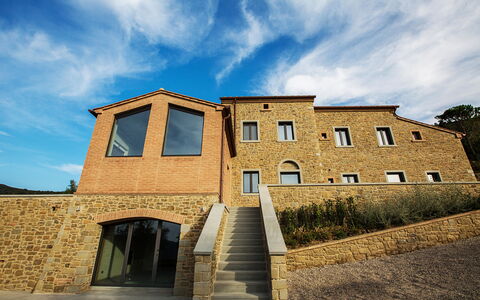 Villa Degli Ulivi: Propiedad, Casa, Cielo, Edificio, Arquitectura, Casa, Pared, Barrio Residencial, Bienes Raíces, Fachada