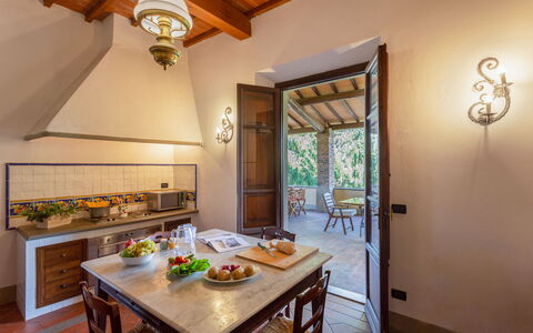 Villa Francesca: Habitación, Propiedad, Techo, Edificio, Mueble, Diseño De Interiores, Cocina, Casa, Mostrador, Bienes Raíces