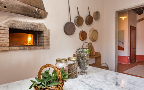 Villa Marina: Habitación, Propiedad, Diseño De Interiores, Techo, Casa, Sala, Edificio, Bienes Raíces, Mueble, Casa