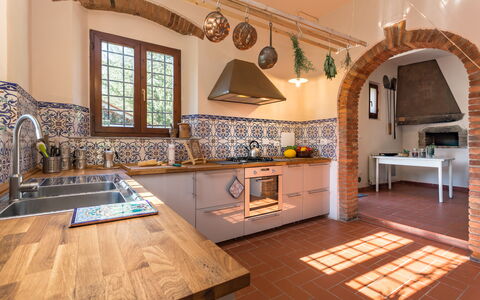 Villa Marina: Mostrador, Propiedad, Habitación, Edificio, Suelo, Diseño De Interiores, Loseta, Mueble, Cocina, Casa