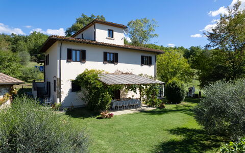 Villa Marina: Planta, Cielo, Nube, Edificio, Ventana, Árbol, Casa, El Terreno Del Lote, Paisaje Natural, Hierba