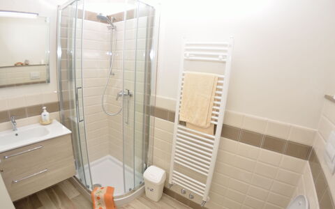 Musetta: Baño, Propiedad, Habitación, Loseta, Bienes Raíces, Casa, Arquitectura, Edificio, Diseño De Interiores, Suelo