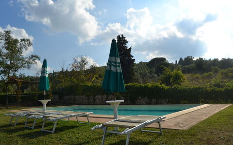 Villa Cafaggiola: Cama Elástica - Material Y Suministros, Trampolín, Hierba, Árbol, Ocio, Parque, Trampolín