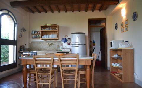 Villa Cafaggiola: Habitación, Propiedad, Edificio, Mueble, Casa, Comedor, Mesa, Diseño De Interiores, Techo, Suelo