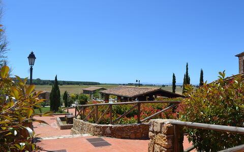 Borgo Casa Di Lappi: Propiedad, Cielo, Bienes Raíces, Casa, Vacaciones, Botánica, Edificio, Techo, Árbol, Casa