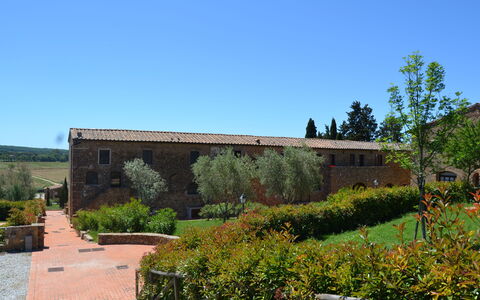 Borgo Casa Di Lappi: Propiedad, Vegetación, Jardín, Casa, Cielo, Botánica, Arquitectura, Árbol, Bienes Raíces, Edificio