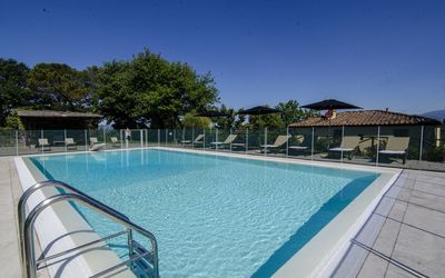 Villa Del Monte: Piscina, Propiedad, Ocio, Bienes Raíces, Recurso, Edificio, Centro De Ocio, Casa, Vacaciones, Casa