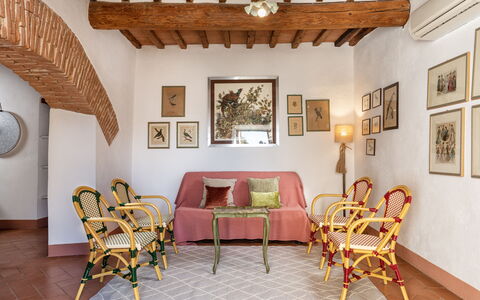 Agriturismo la Papessa: Marco, Mueble, Propiedad, Silla, Edificio, Mesa, Madera, Encendiendo, Sala, Arquitectura