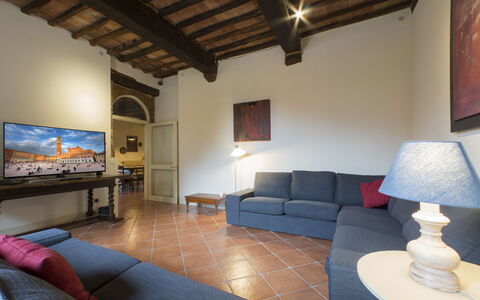 Villa Le Caggia: Habitación, Propiedad, Mueble, Edificio, Sala, Diseño De Interiores, Casa, Bienes Raíces, Suelo, Mesa