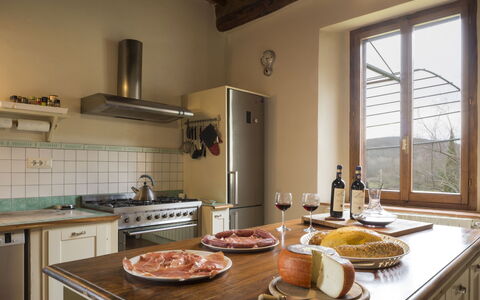 Villa Le Caggia: Mostrador, Habitación, Cocina, Propiedad, Mueble, Diseño De Interiores, Gabinetes, Edificio, Casa, Suelo