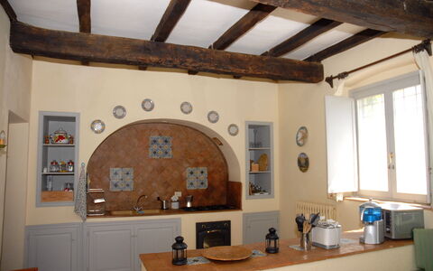 Podere San Giovanni: Propiedad, Ventana, Madera, Arquitectura, Diseño De Interiores, Edificio, Suelo, Pared, Madera Dura, Bienes Raíces