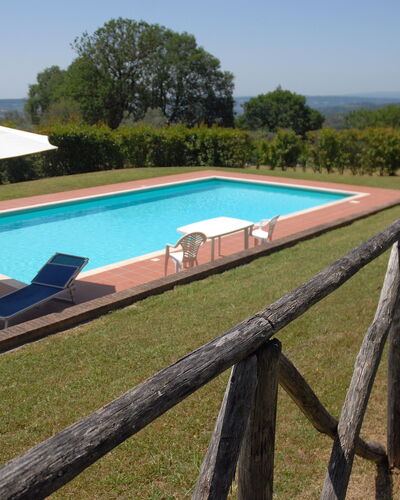 Podere San Giovanni: Planta, Cielo, Agua, Piscina, Edificio, Azur, Árbol, Sombra, Mueble Para Exteriores, Rectángulo