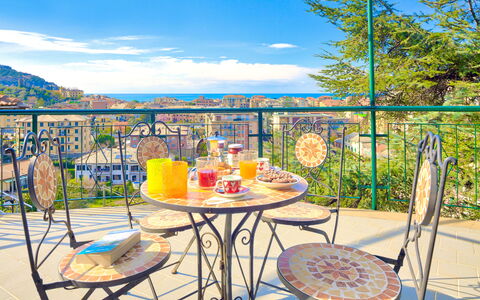 Villa Helvezia - Levanto: Propiedad, Bienes Raíces, Casa, Mesa, Habitación, Mueble, Casa, Edificio, Diseño De Interiores, Inmuebles