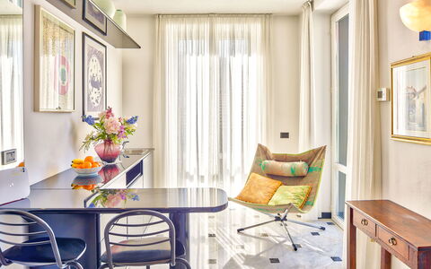 Villa Helvezia - Levanto: Habitación, Mueble, Diseño De Interiores, Propiedad, Cortina, Sala, Amarillo, Edificio, Mesa, Casa