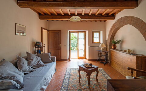 Villa Le Capanne: Habitación, Propiedad, Edificio, Diseño De Interiores, Mueble, Casa, Techo, Sala, Bienes Raíces, Inmuebles