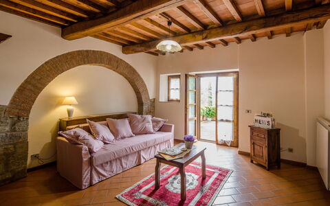 Villa Le Capanne: Habitación, Propiedad, Mueble, Edificio, Diseño De Interiores, Habitación, Casa, Techo, Bienes Raíces, Suelo