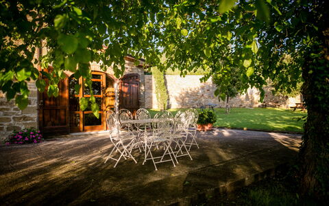 Villa Le Capanne: Naturaleza, Ligero, Verde, Árbol, Luz De Sol, Hierba, Encendiendo, Mañana, Cielo, Casa