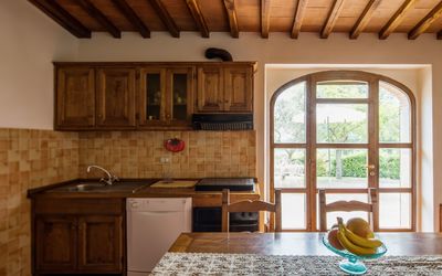 Noceto: Habitación, Propiedad, Edificio, Mueble, Techo, Casa, Diseño De Interiores, Cocina, Mostrador, Arquitectura